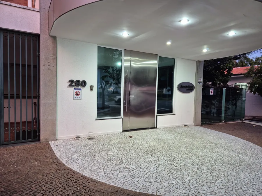 Entrada do prédio número 280 da Rua Antônio Lapa